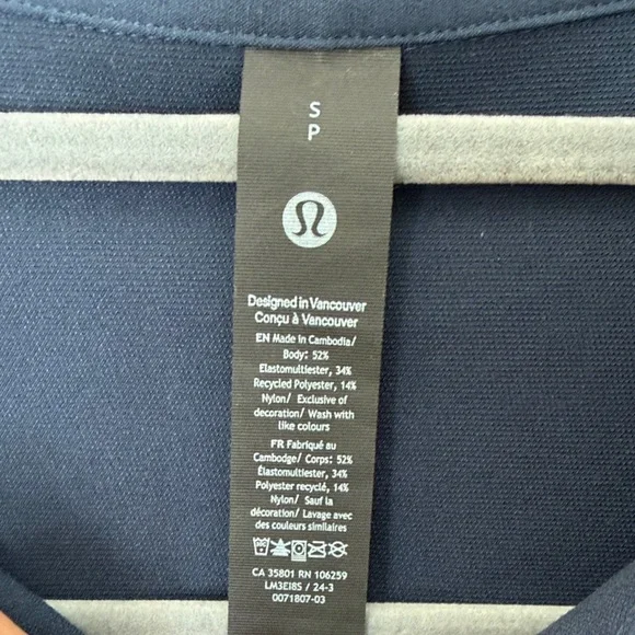 lululemon athletica Men's Navy Button Down Shirt - Picture 3 of 4